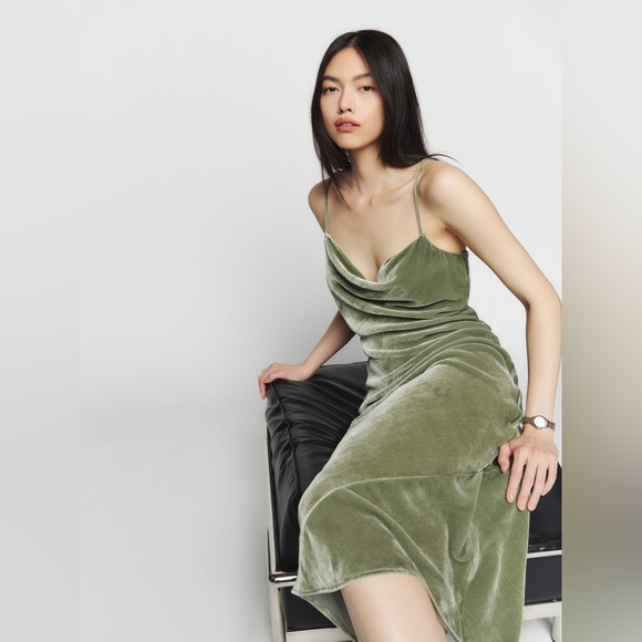 Salamanca Dress by Reformation SZ 6 in Artichoke Velvet. - Picture 3 of 14